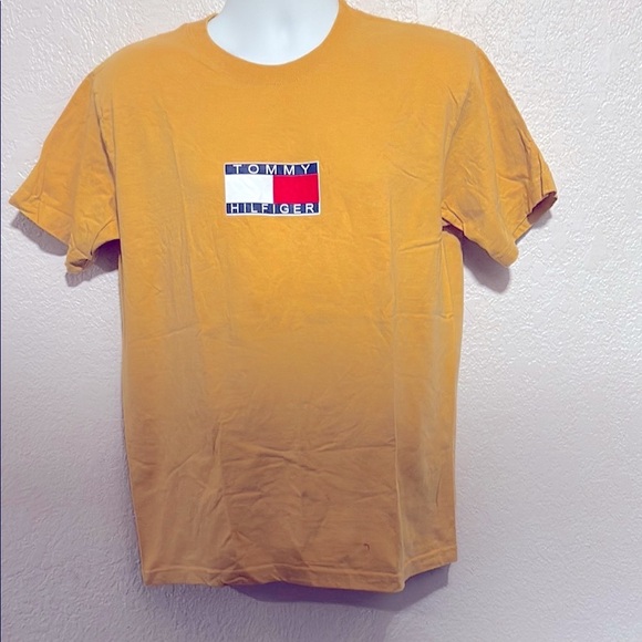 Tommy Hilfiger Men's Yellow T-Shirt - Picture 1 of 2